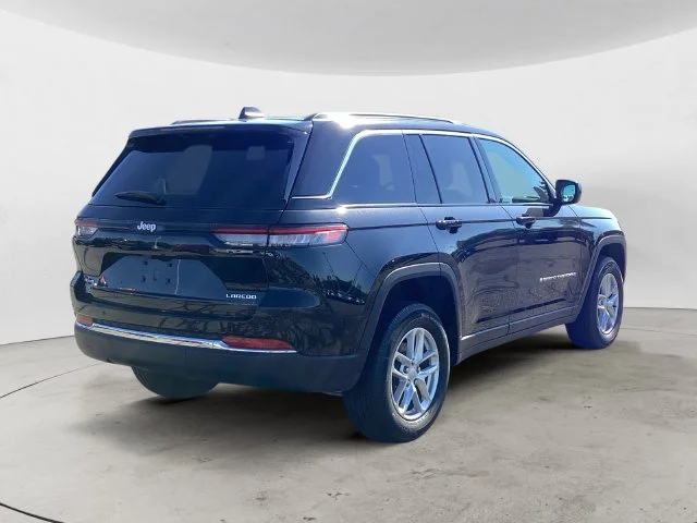 Certified Used 2025 Diamond Black Jeep Laredo X image 5
