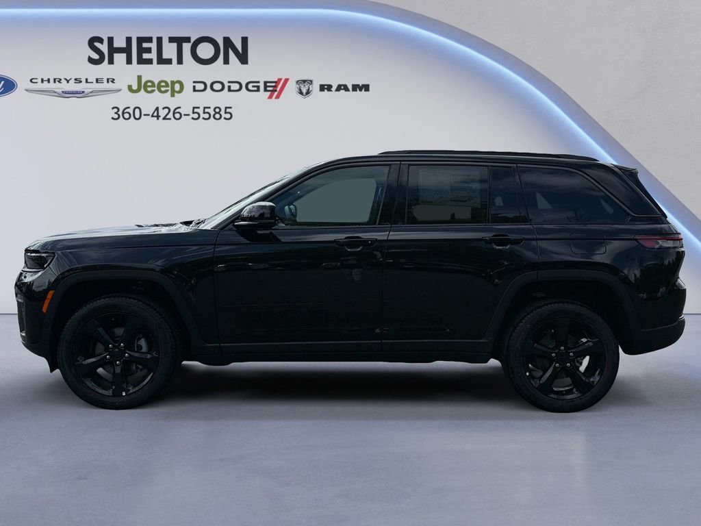 New 2026 Diamond Black Crystal Pearl-Coat Exterior Paint Jeep Limited image 2