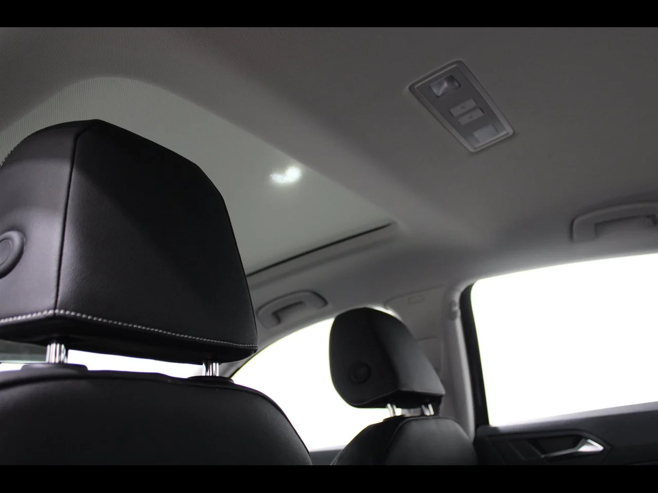 New 2026 Deep Black Pearl Volkswagen 1.5T SE image 21