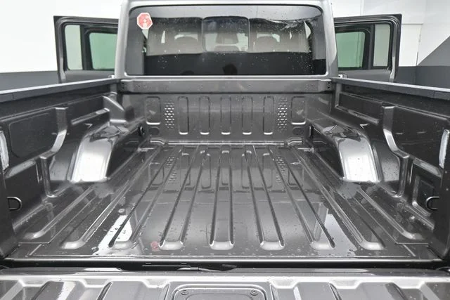 New 2026 Granite Crystal Metallic Clear-Coat Exterior Paint Jeep Sahara image 25