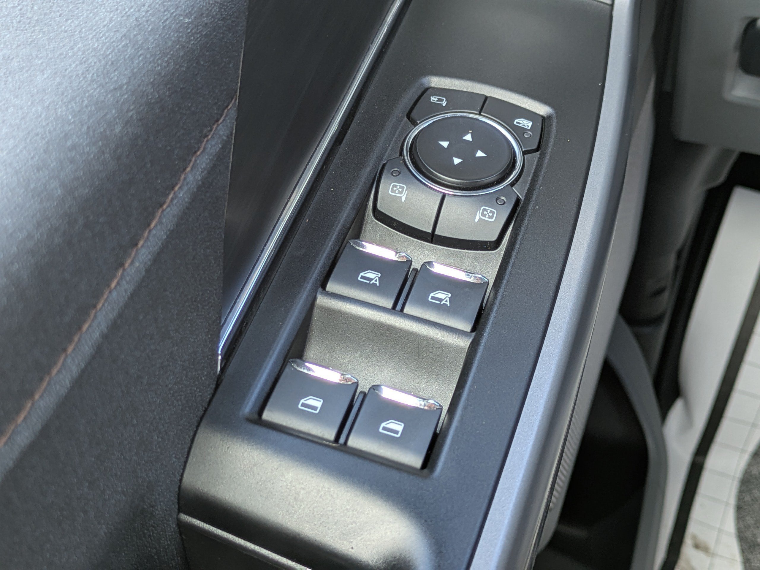 Used 2025 Silver Ford LARIAT image 20
