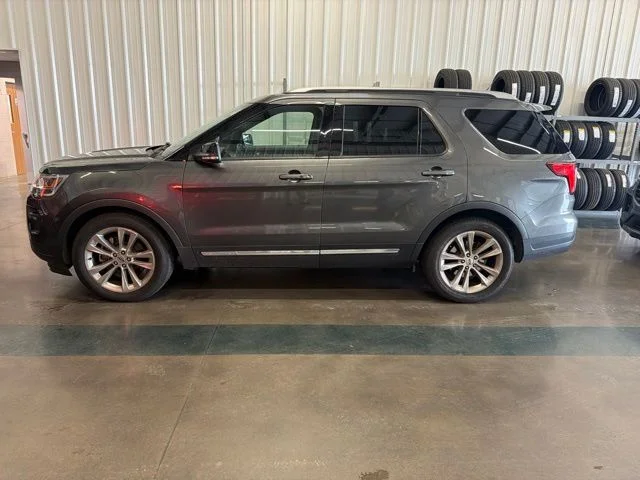 Used 2018 Gray Ford XLT image 3