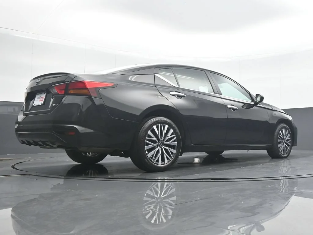 Used 2025 Black Nissan 2.5 SV image 30