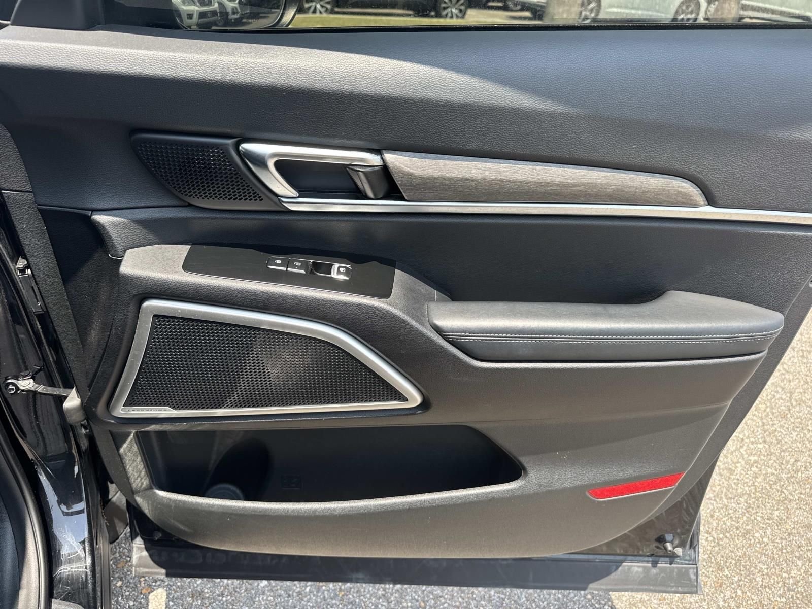 Used 2021 Black Kia EX image 17