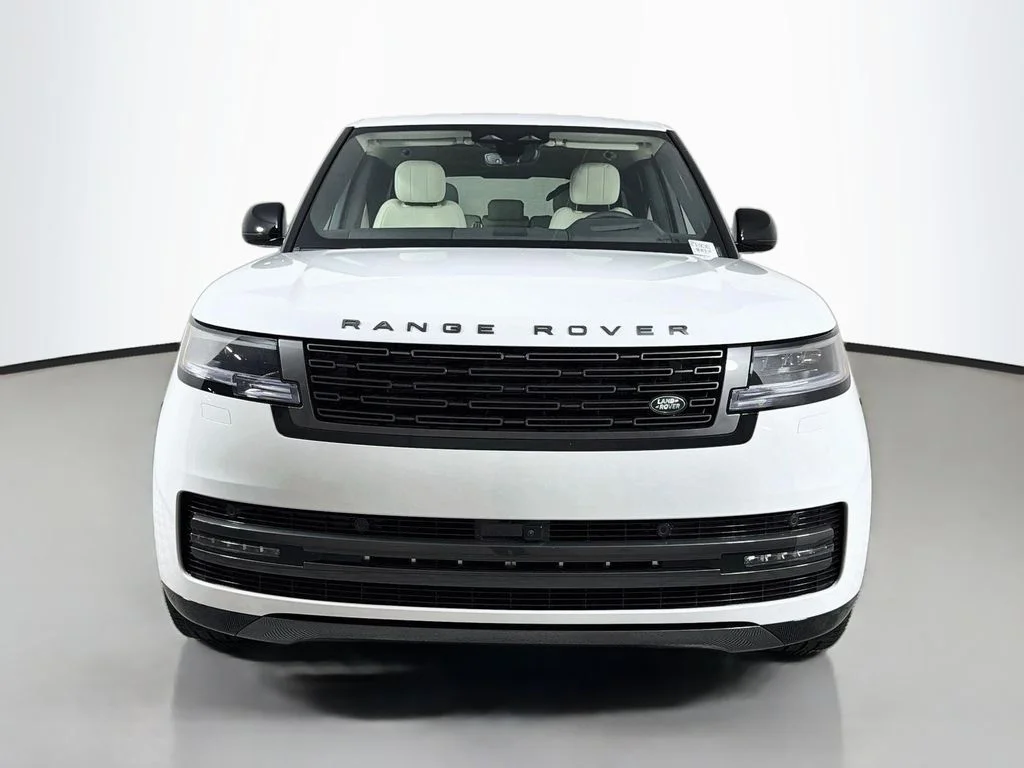 New 2026 Fuji White Land Rover SE image 2