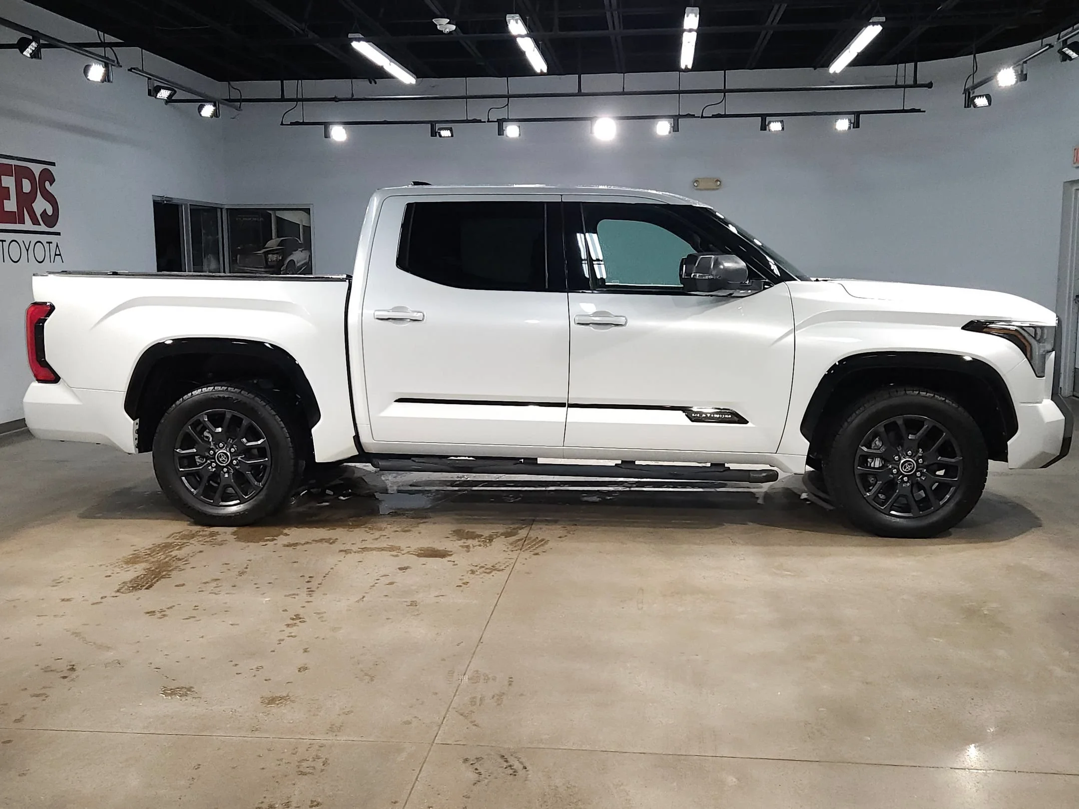 Used 2022 Wind Chill Pearl Toyota Platinum image 8
