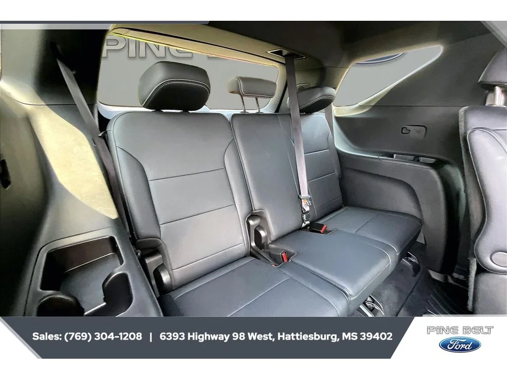 Used 2025 Sterling Gray Metallic Chevrolet FWD LT image 21