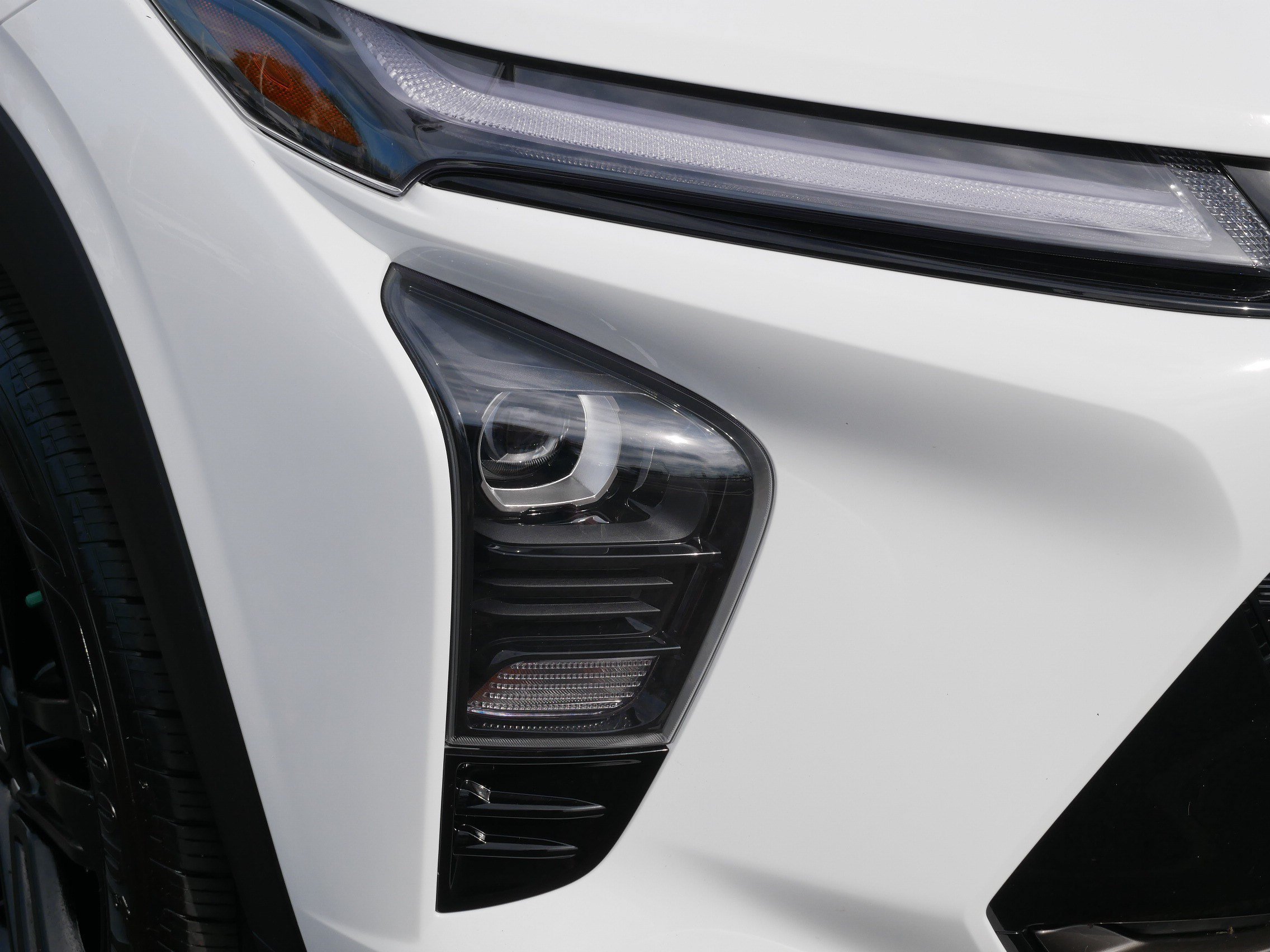 Used 2025 Summit White Chevrolet ACTIV image 16
