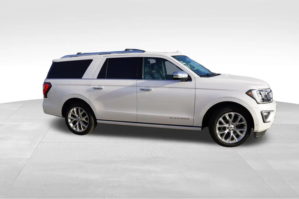 Used 2018 White Platinum Metallic Tri-Coat Ford Platinum image 2