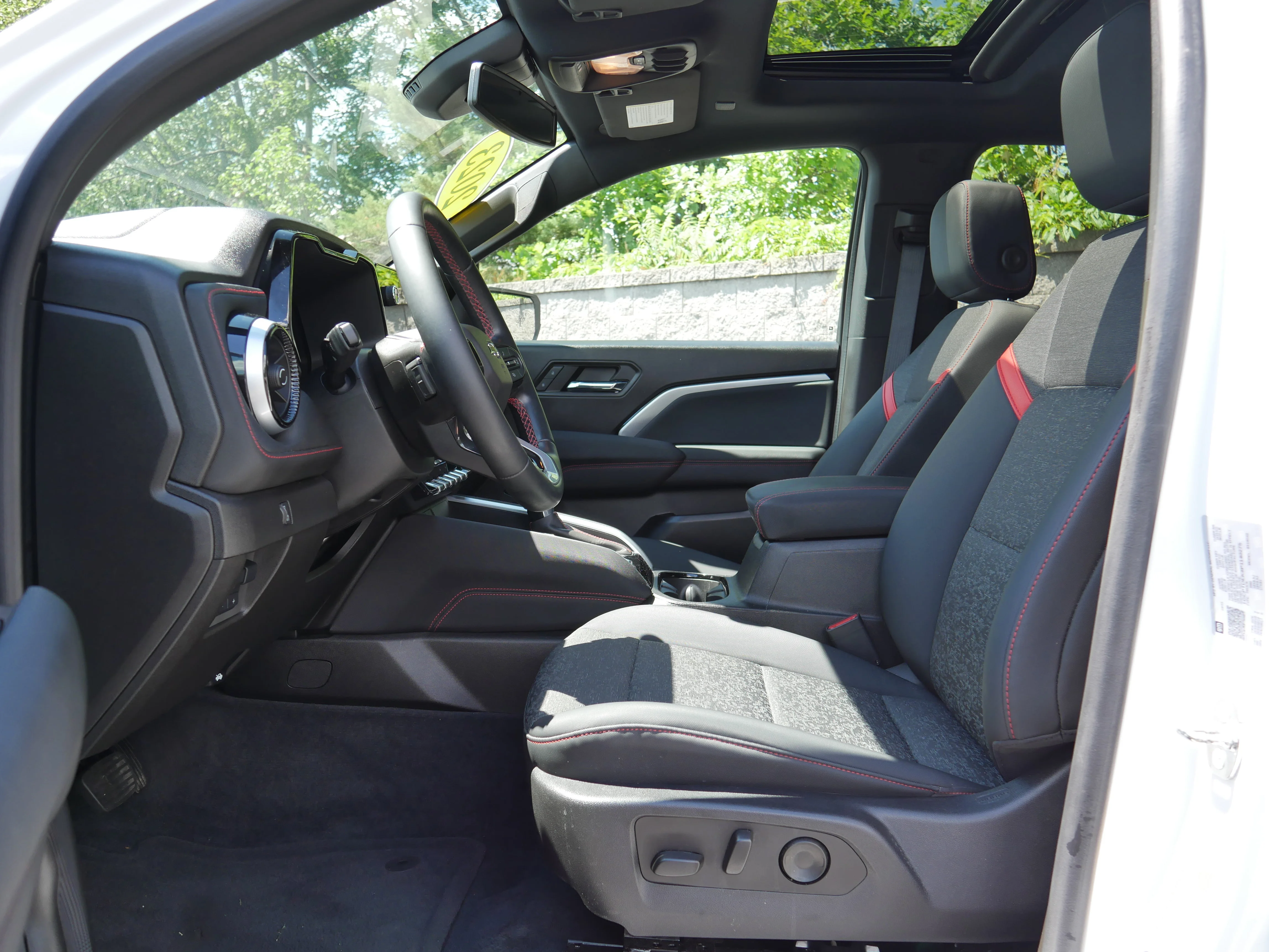 2023 Chevrolet Colorado Z71 - Photo 14