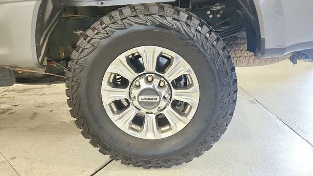 Used 2022 Gray Metallic Ford Lariat image 24