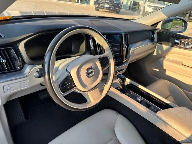 Used 2018 Gray Metallic Volvo T6 Momentum image 8