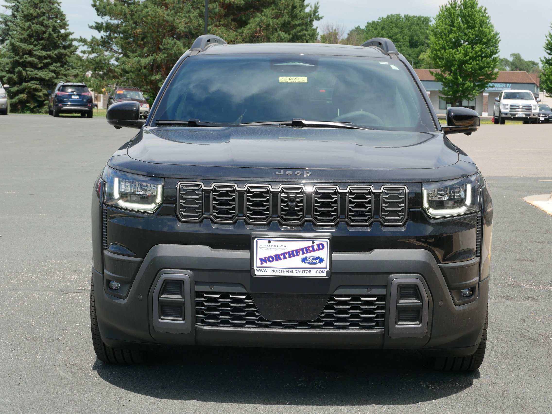 New 2026 Diamond Black Crystal Pearl-Coat Exterior Paint Jeep Overland image 4