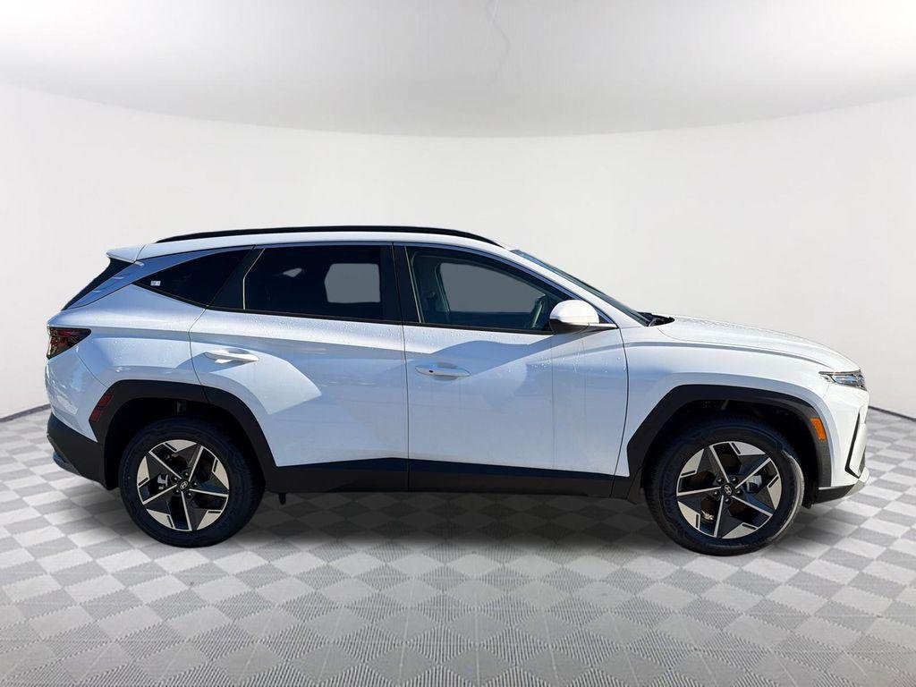New 2026 White Hyundai SEL AWD image 4