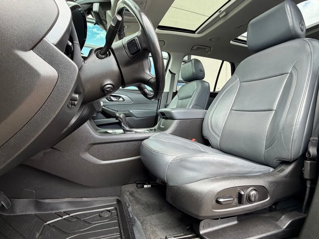 Used 2020 Black Chevrolet Premier image 9