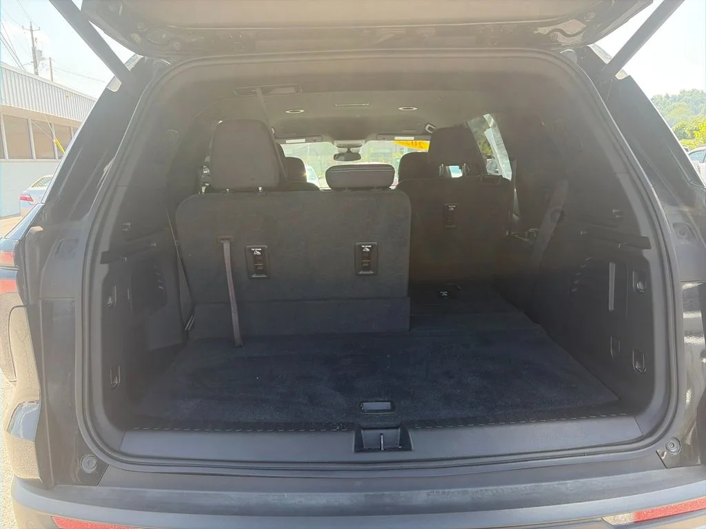 Used 2025 Black Chevrolet LT image 19