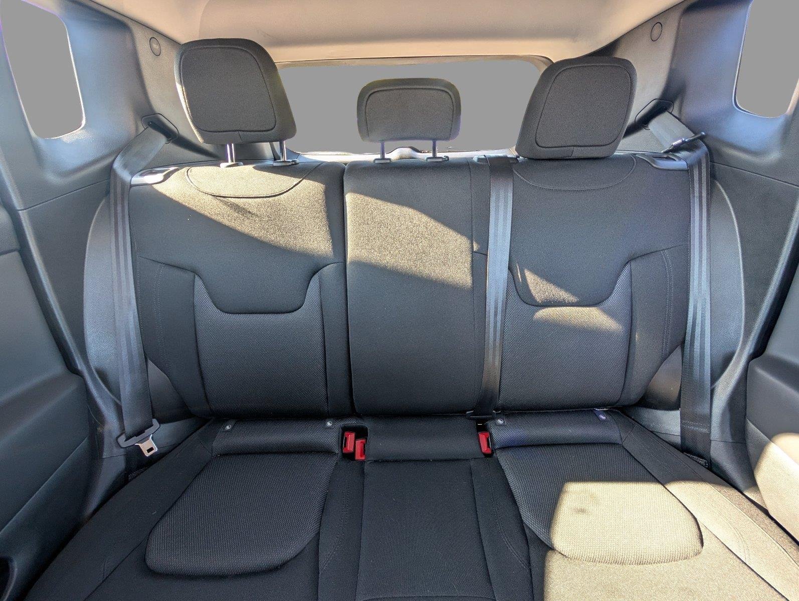 Used 2023 Colorado Red Clearcoat Jeep Latitude image 31