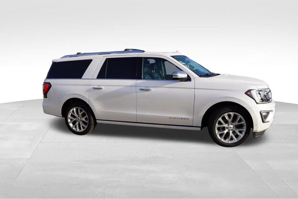 Used 2018 White Platinum Metallic Tri-Coat Ford Platinum image 2