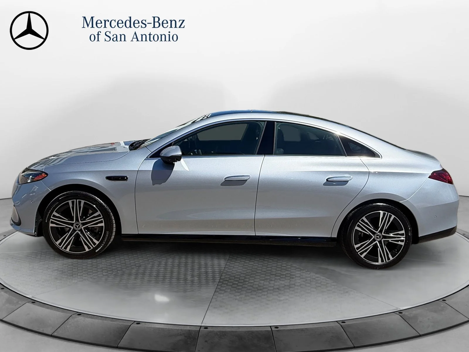 New 2027 Silver Metallic Mercedes-Benz CLA 350 Electric image 4