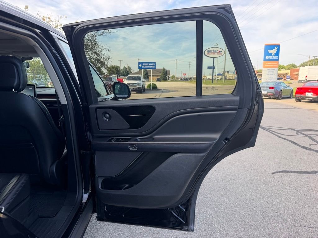 Used 2020 Black Metallic Lincoln Reserve image 22