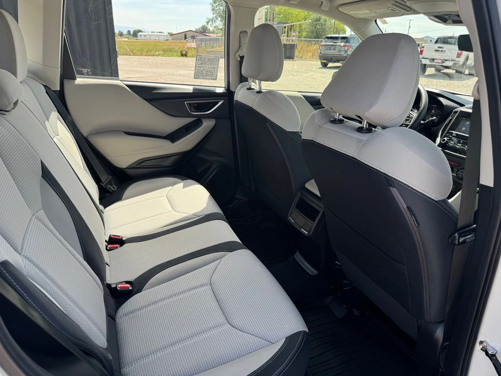 Used 2023 White Subaru Base image 29