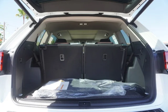 New 2026 Opal White Pearl Volkswagen 2.0T Peak Edition image 9