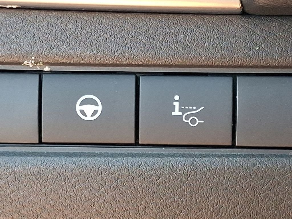 Used 2023 Black Nissan Platinum image 25