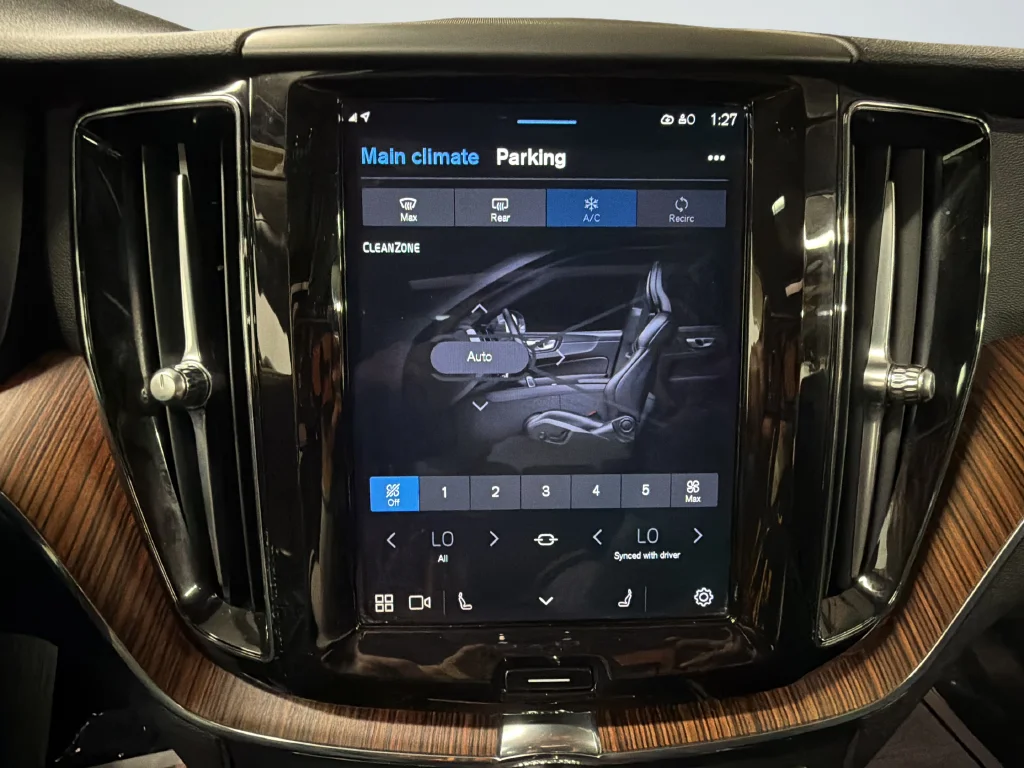 2024 Volvo XC60 Plus - Photo 21