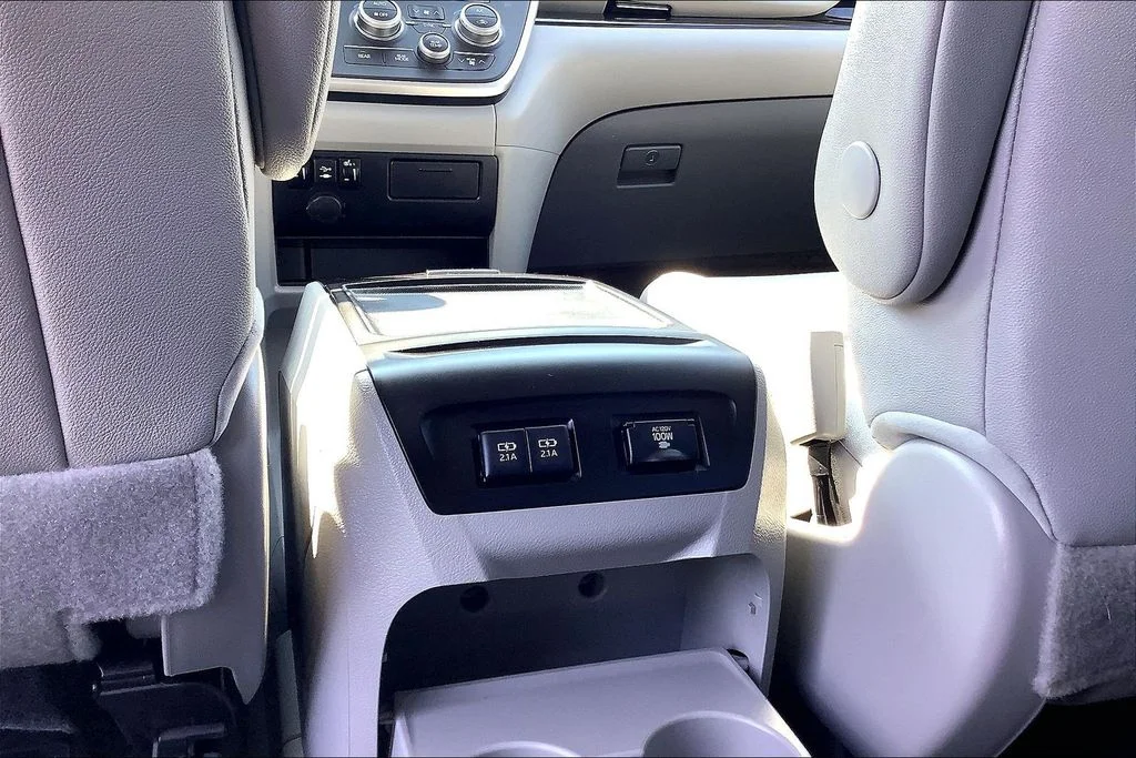 Used 2020 Red Toyota XLE image 40