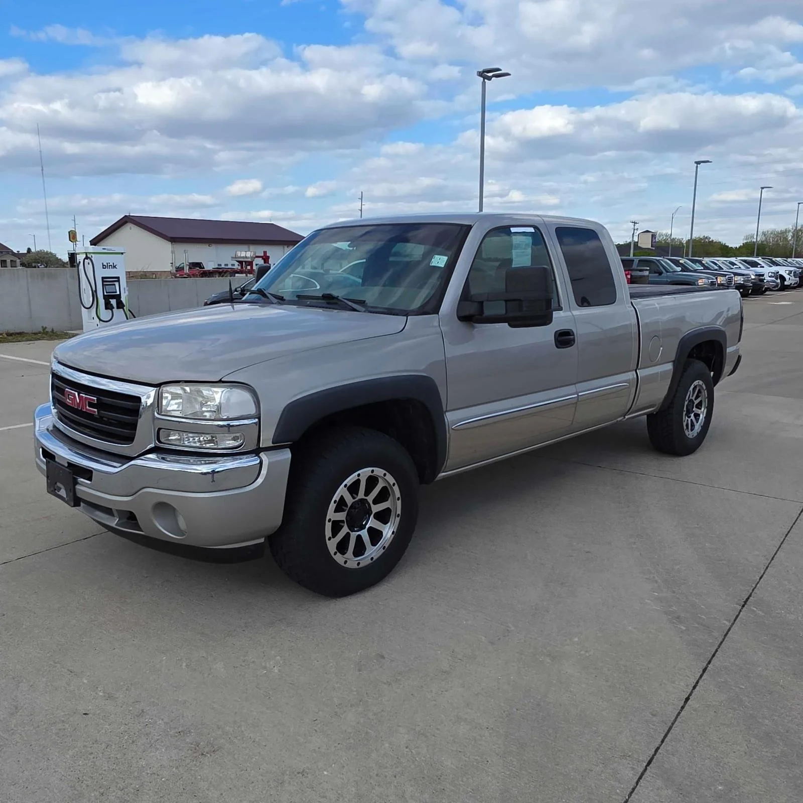 2005 GMC Sierra 4WD Extended Cab 6 1/2-ft SLE's photo