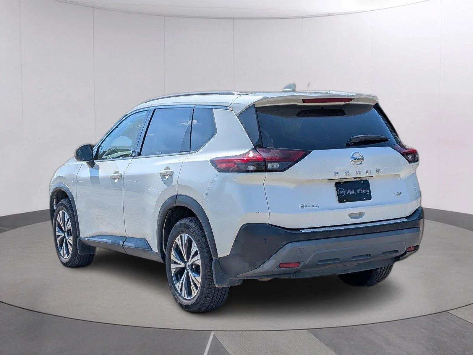 Used 2021 Pearl White Tricoat Nissan SV image 3