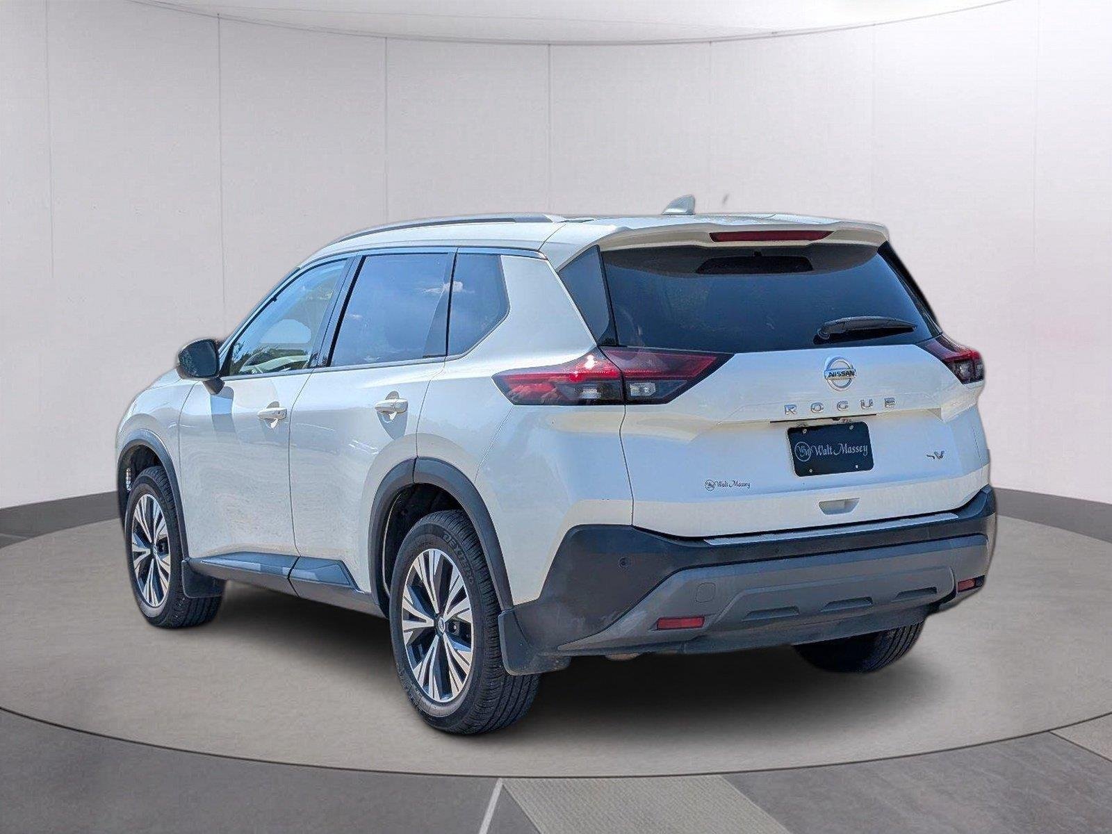 Used 2021 Pearl White Tricoat Nissan SV image 3
