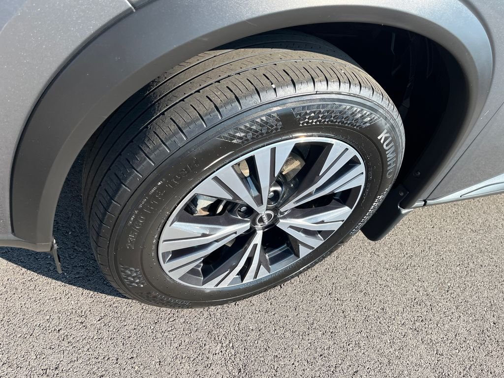 Used 2023 Gray Nissan SV image 9