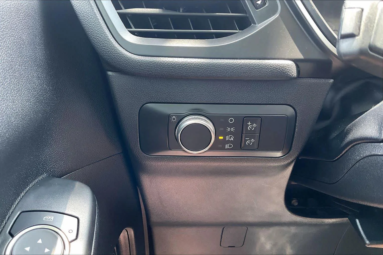 Used 2021 Agate Black Metallic Ford SE image 33