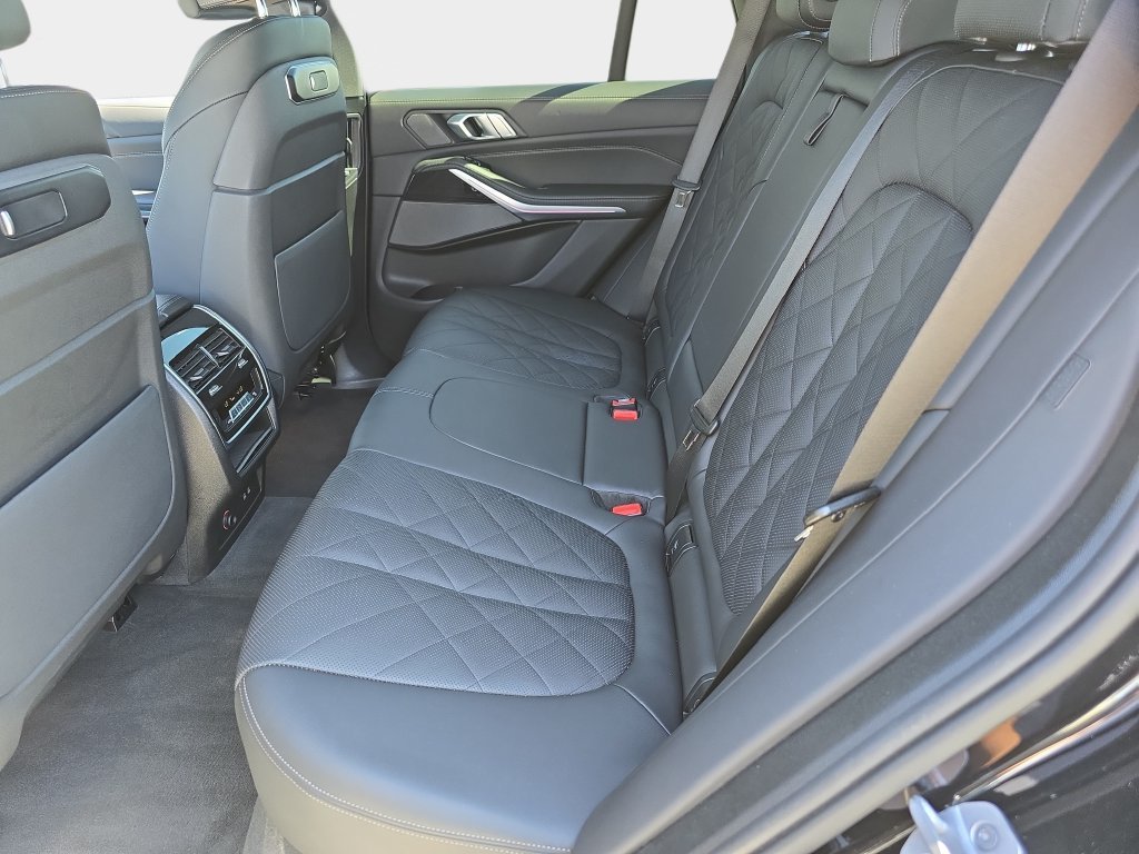 Used 2025 Black BMW sDrive40i image 17