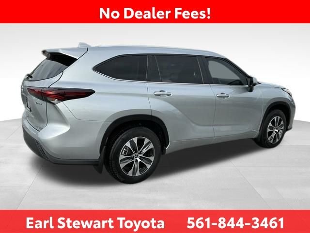 Certified Used 2025 Silver Toyota XLE image 5