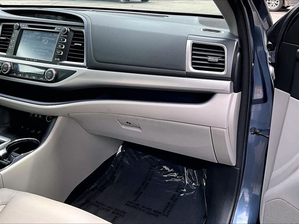 Used 2017 Shoreline Blue Pearl Toyota XLE image 13
