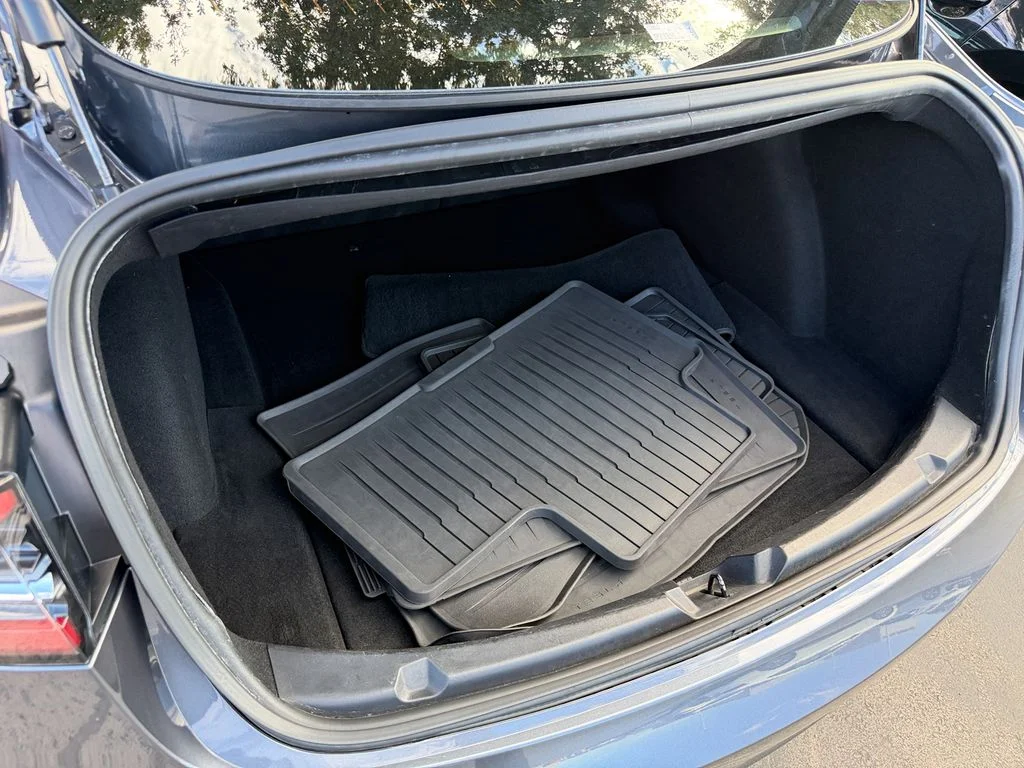 Used 2019  Tesla Long Range image 26