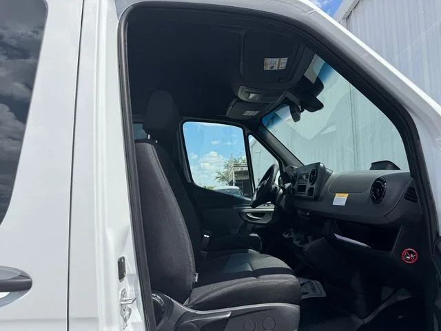 New 2026  Mercedes-Benz Crew 170 WB image 18