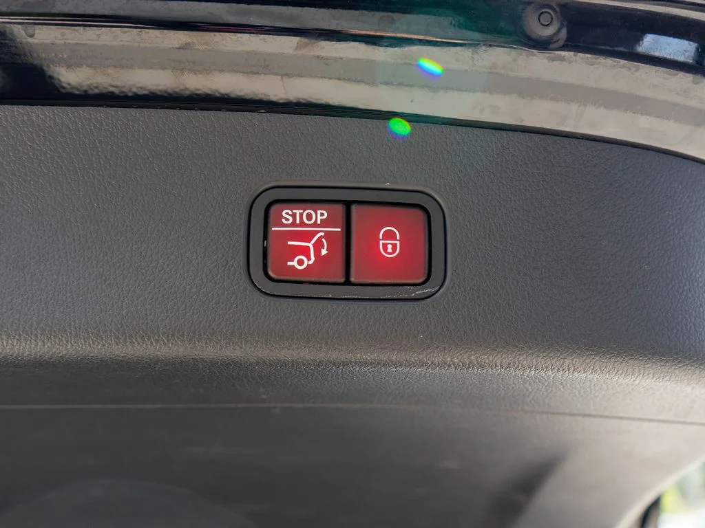 Used 2023 Black Mercedes-Benz GLC 300 image 33