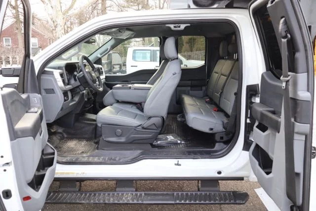 New 2026 Oxford White Ford F-550® XL image 15