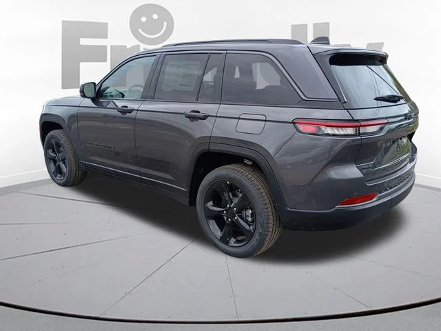 New 2026 Baltic Gray Metallic Clear-Coat Exterior Paint Jeep Limited image 6