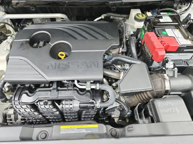 Used 2021 White Nissan Platinum image 18