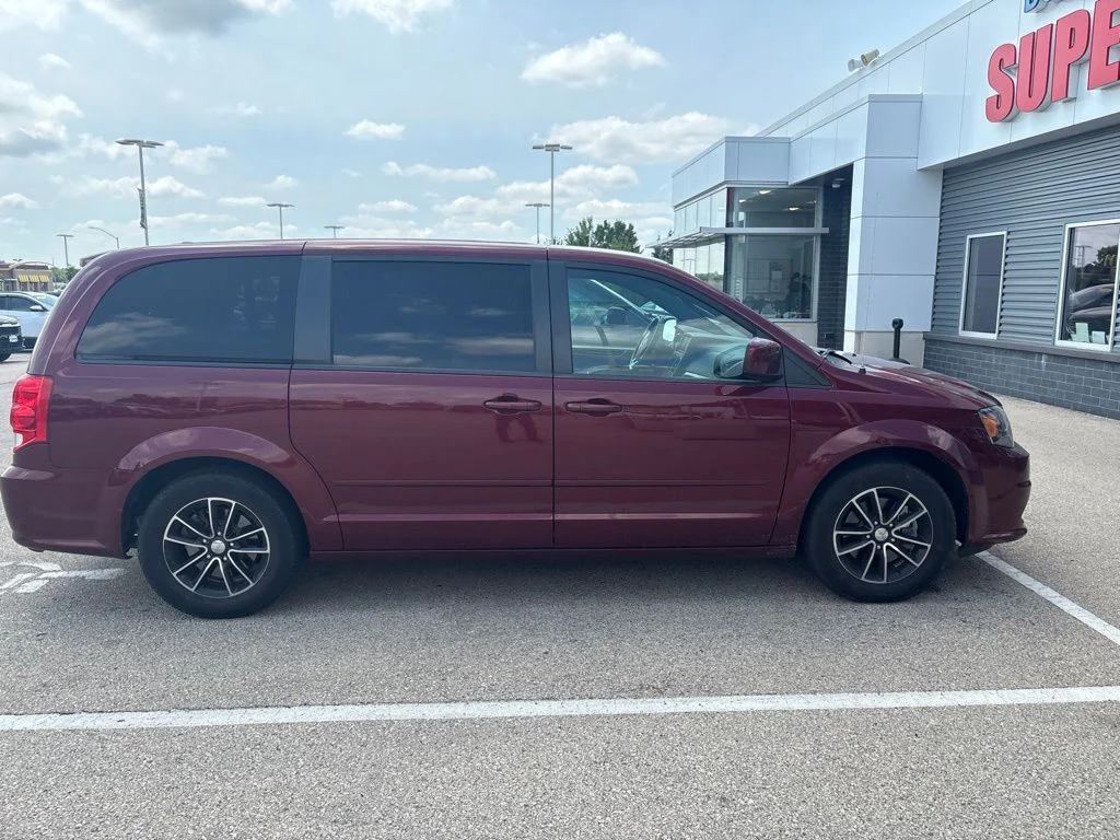 Used 2017 Red Dodge SE Plus image 5