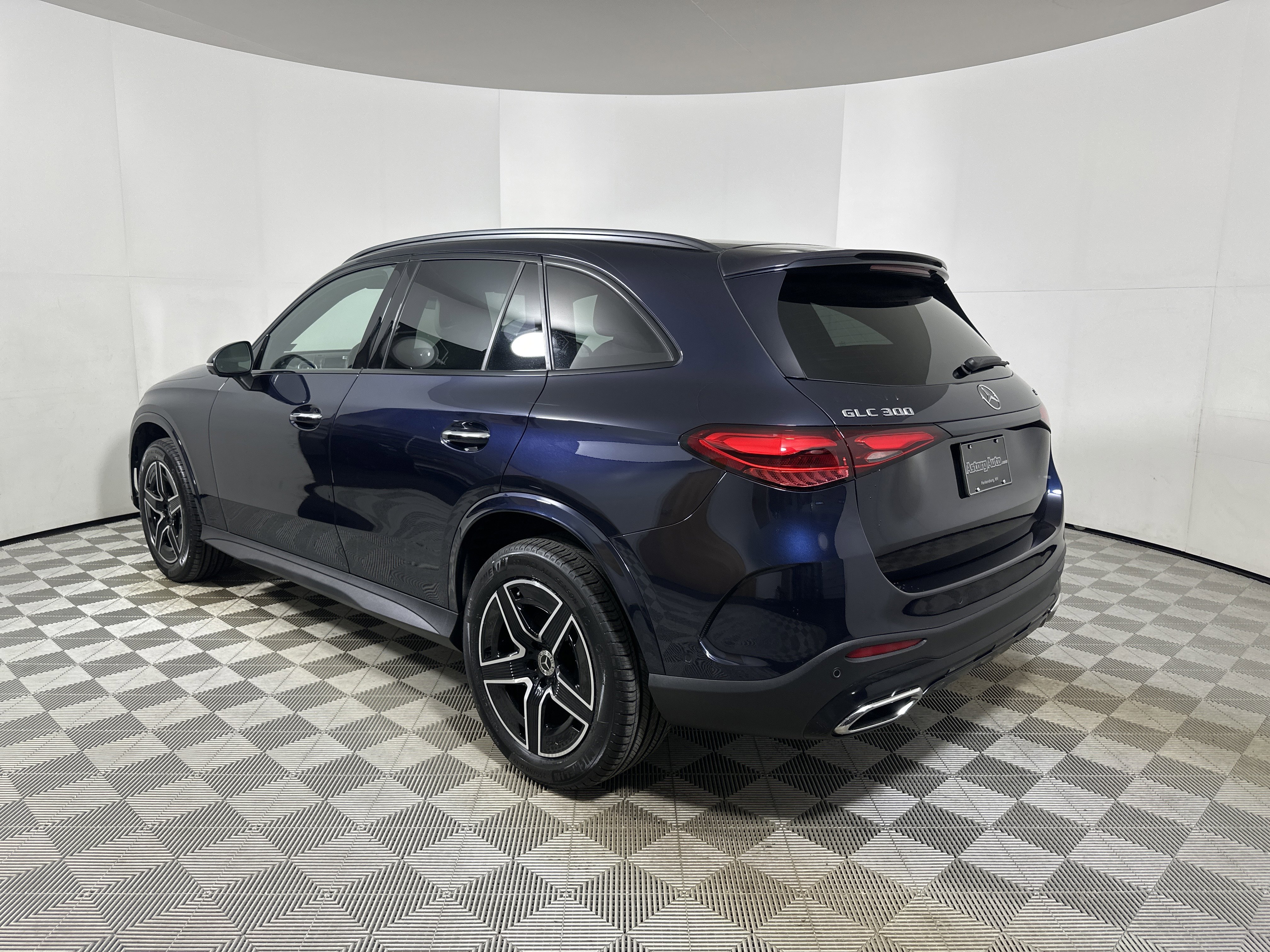 Certified Used 2023 Blue Mercedes-Benz GLC 300 image 5