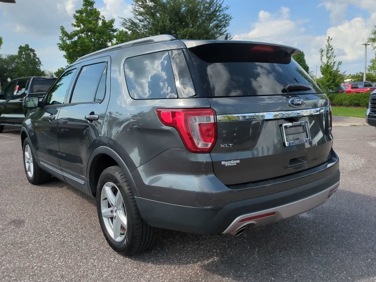 Used 2017 Magnetic Metallic Ford XLT image 4