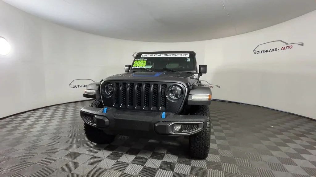 Used 2023 Gray Jeep Rubicon 4xe image 3
