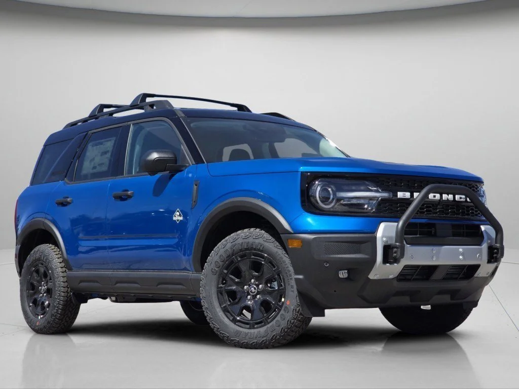 New 2026 Velocity Blue Metallic Ford Outer Banks image 2