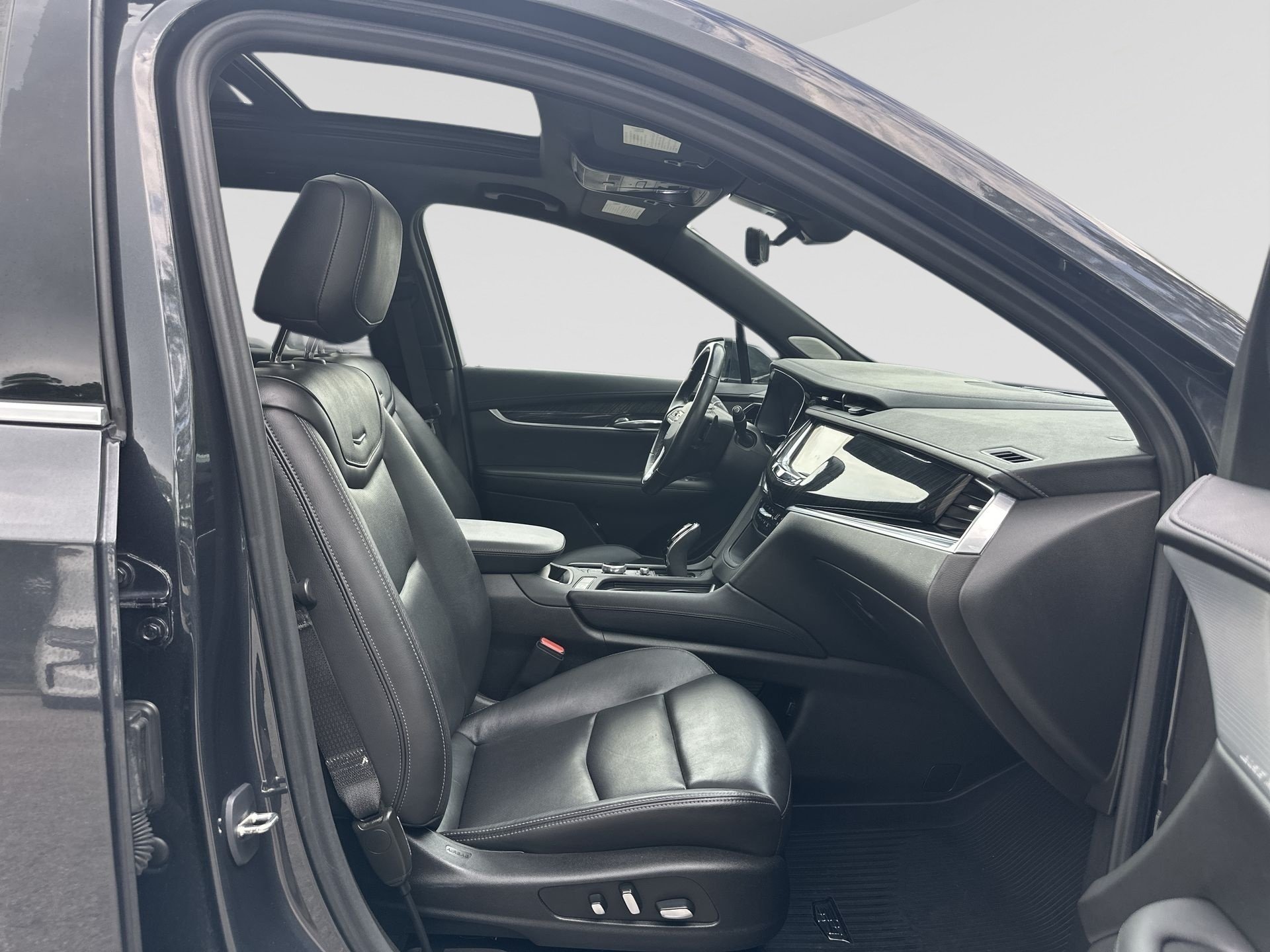 Used 2023 WILDER METALLIC Cadillac FWD Premium Luxury image 28