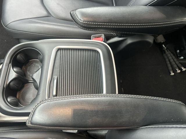 Used 2024 White Chrysler Select image 25